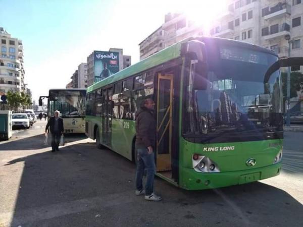 إخراج السرافيس من خط مزدحم في مدينة اللاذقية.. والحل باصات النقل الداخلي