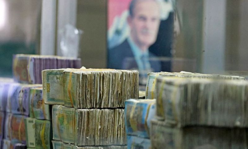 مصرف التوفير بصدد رفع سقف قرض موظفي الدولة إلى 15 مليون ليرة