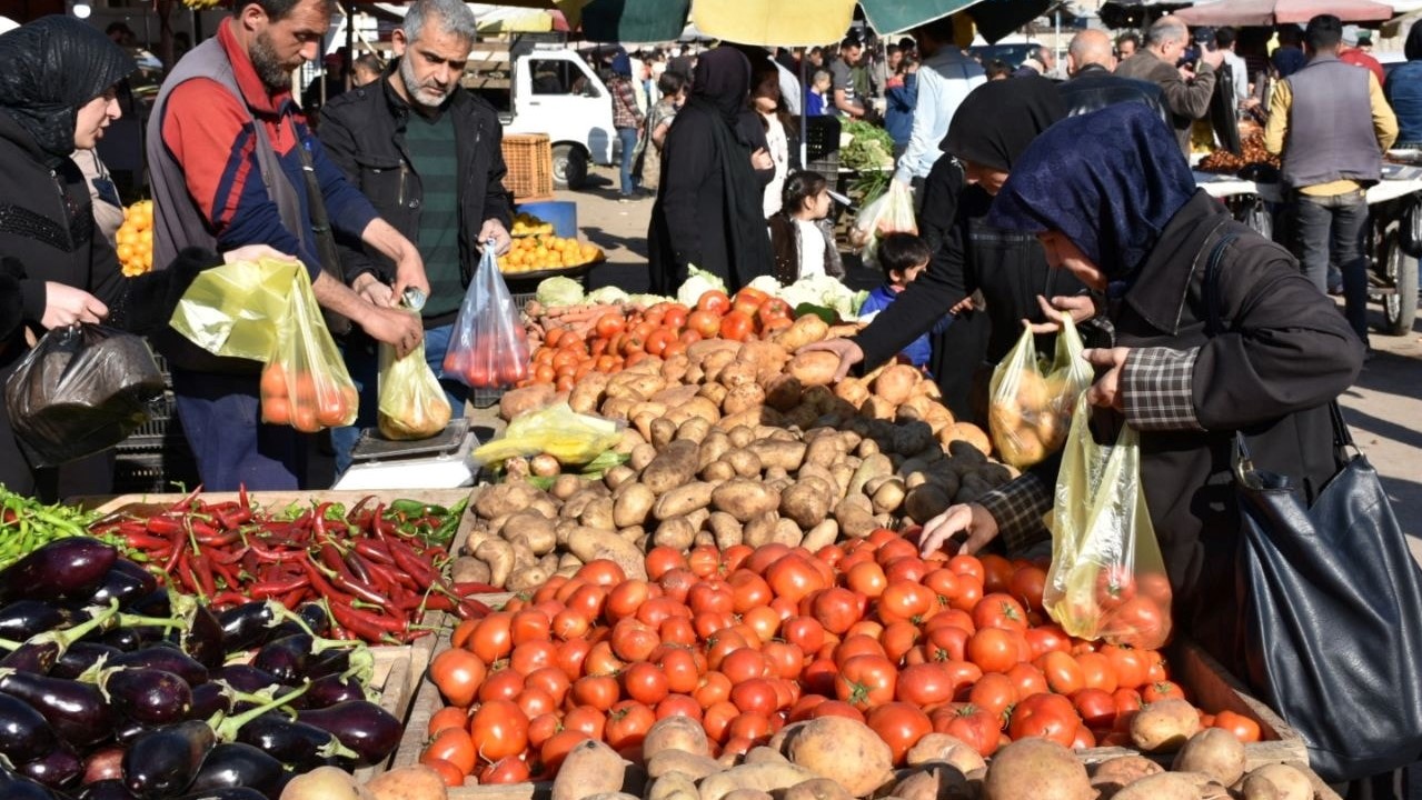 ارتفاع ملحوظ بأسعار الخضار والفواكه في أسواق دمشق وريفها