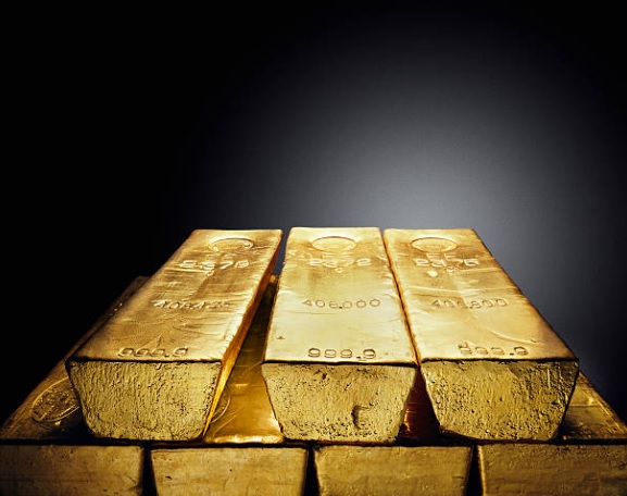 الذهب يستقر في ظل تداول ضعيف ورهانات على خفض أسعار الفائدة الأمريكية
