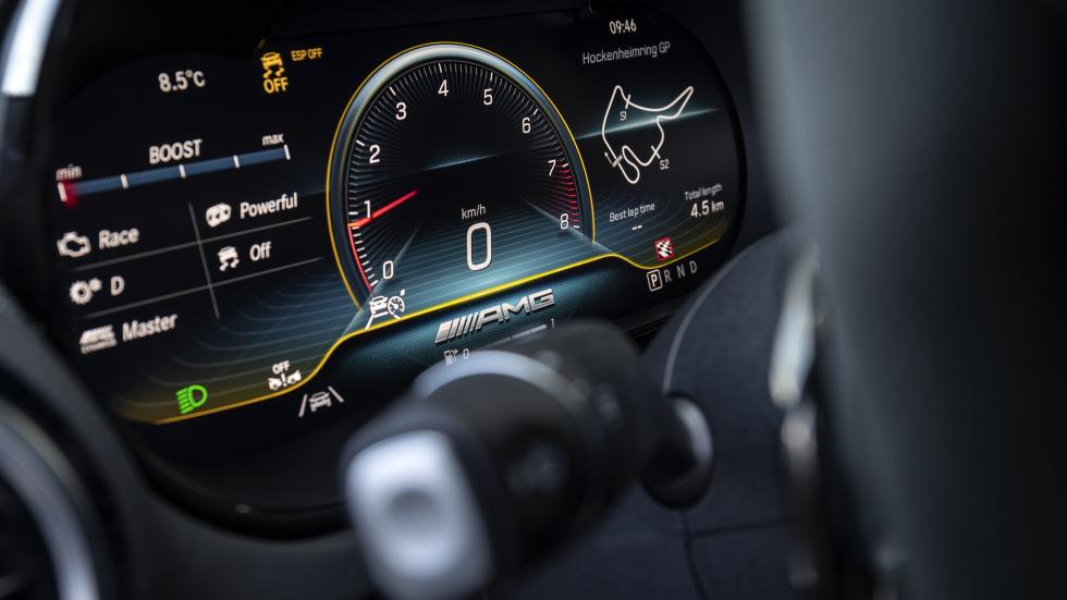 ميرسيدس  AMG GT R PRO : السيارة التي تبدو سريعة حتى في حالة السكون
