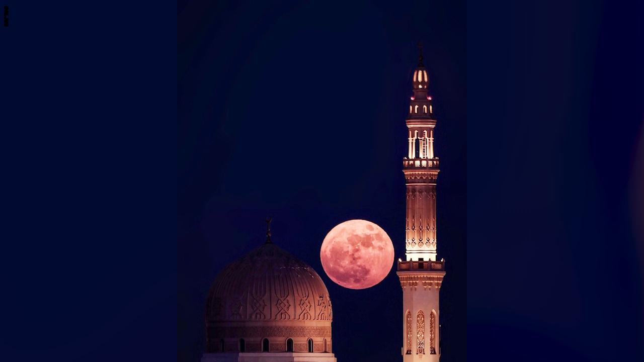 صور مذهلة للقمر بعدسة مصور باكستاني في دبي