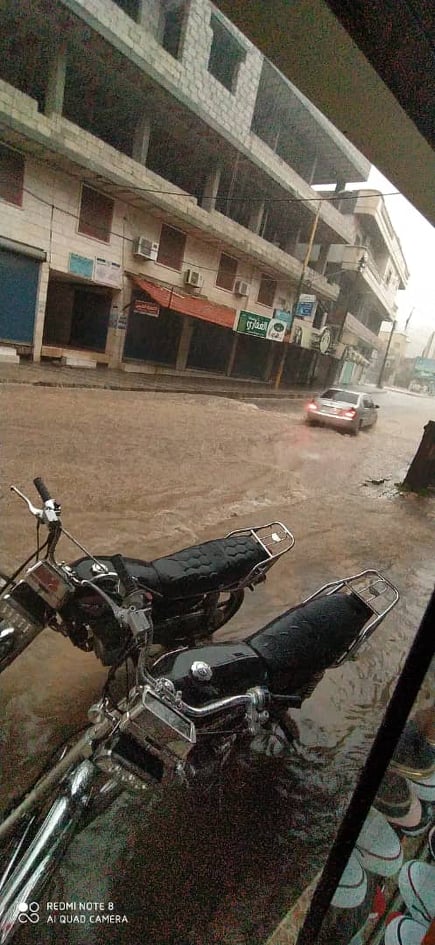 أمطار غزيرة  في محافظة طرطوس  أدت لاختناقات في الشوارع وصعوبة في حركة السيارات