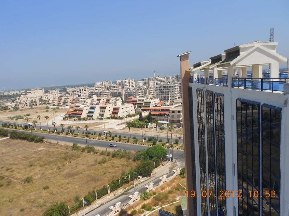 المبنى الاستثماري للمنطقة "الحرة المرفئية" ومحيطها في اللاذقية متاح للاستثمار