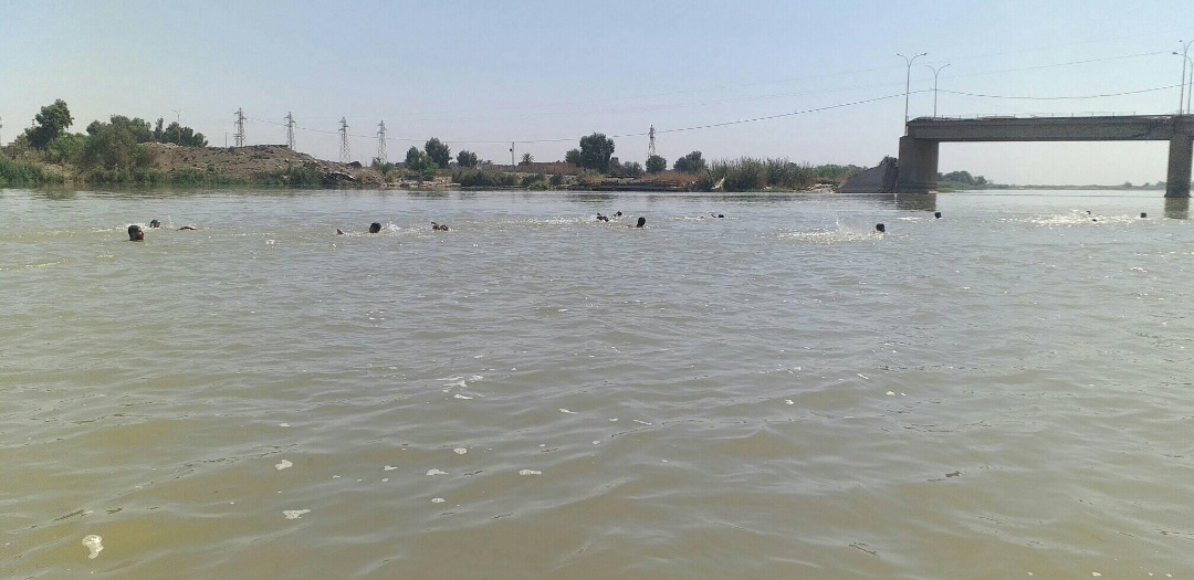 نهر الفرات يحتضن ثلاثين سباحاً شاركوا في بطولة محافظة دير الزور