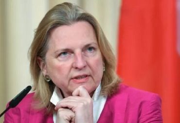 وزيرة خارجية النمسا سابقا تكشف لماذا غادرت بلادها واختارت العيش في لبنان