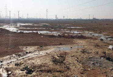 حلب: محطة وقود تتخلص من 300 الف لتر مازوت بإفراغها في أرض زراعية!
