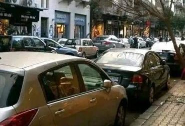 "متسولون" في حي الشعلان يلحقون الأذى بسيارات السكان والمارة!