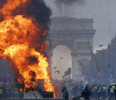 الحكومة الفرنسية تعقد اجتماع أزمة طارئ على اعلى مستوى غداة الفوضى التي شهدتها باريس