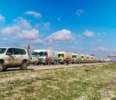 الهلال الأحمر يدخل قافلة مساعدات لأربع بلدات بريف درعا