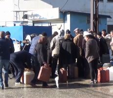 أحوال الناس في محافظة اللاذقية ومعاناتهم اليومية: لا مازوت لا غاز لا كهرباء (فيديو)