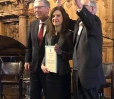 ألمانيا تهدي جائزة الثقافة والسلام لسيدة سورية