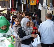 "ارتفاع الأسعار" في اللاذقية يسرق فرحة الأهالي بتأمين حاجيات العيد