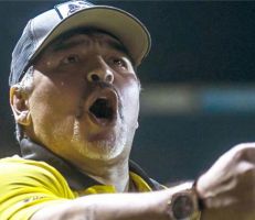 مارادونا يهاجم لاعبي الارجنتين بعد الخسارة أمام كولومبيا