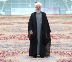 إيران تكشف عن "أكبر سجادة تم حياكتها يدويا في العالم"