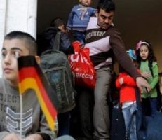 ألمانيا تلوِّح بسحب إقامات اللاجئين السوريين في حال زيارتهم بلدهم