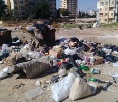 في حمص "سيارة واحدة فقط لجمع النفايات التي ملأت الشوارع"