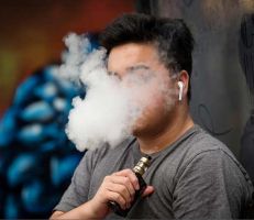 الهند تحظر السجائر الإلكترونية وسط تحذيرات من "وباء بين الشباب"