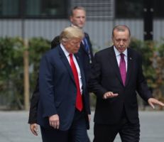 ترامب يهدد بتدمير الاقتصاد التركي