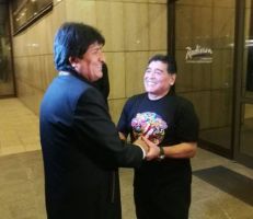 مارادونا يدين الانقلاب في بوليفيا ويؤكد دعمه لموراليس