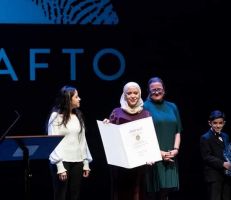 " ربى محيسن" تحصد جائزة (رافتو) لحقوق الإنسان
