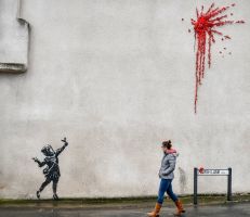 هدية بانكسي لمدينته بريستول: لوحة جديدة لفنان الشوارع الغامض بمناسبة عيد الحب