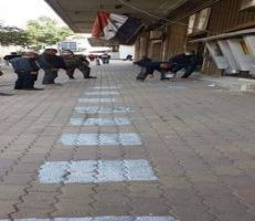 رسم مربعات على الأرض لتنظيم الدور على الصرافات في دمشق