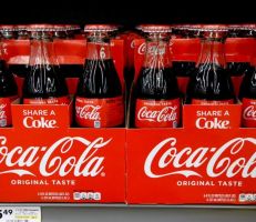 كوكا كولا توقف نشاطها في لبنان متأثرة بالأوضاع الاقتصادية