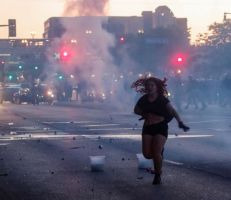 فرض حظر التجول في عشرات المدن الأمريكية مع انتشار احتجاجات مينيابوليس واستدعاء الحرس الوطني