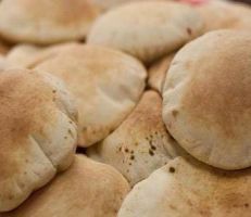 تجربة الخبز الصغير مطبقة في برزة واليرموك فقط ولا توجيه بتوسيع التجربة حالياً