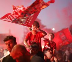 أزمة بيئية ناتجة عن احتفال جماهير ليفربول بلقب الدوري الإنجليزي