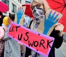 عاملات الجنس في برلين يتظاهرن بسبب استمرار إغلاق بيوت الدعارة