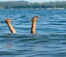 الجيش المصري يدفع بـ"الضفادع البشرية" للبحث عن جثة شاب غرق في البحر