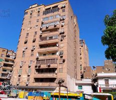 مصر.. أزمة كبيرة بعد تصدع عمارة مشهورة، ومبنى سفارة عربية نتيجة انهيار أرضي..