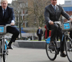"بريطانيا" تخصص 2.6 مليار دولار للتحول عن قيادة السيارات إلى الدراجات والمشي