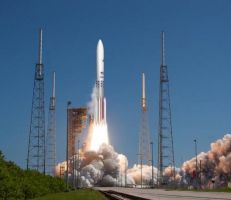 سبيس إكس ويونايتد لنش ألاينس تفوز بعقود طويلة الأمد مع البنتاغون لإطلاق الصواريخ إلى الفضاء