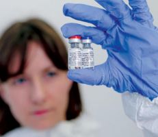 روسيا توافق على لقاح فيروس كورونا قبل استكمال اختبارات المرحلة الثالثة