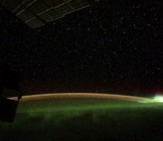 رائد فضاء روسي يلتقط صور للشهب والشفق القطبي من الفضاء
