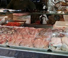السوريون يتخلون عن اللحم والفروج مع حفاظها على السعر المرتفع