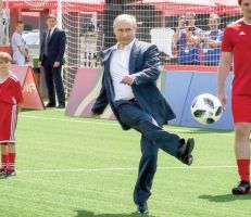 بوتين يستدعي وزير الرياضة إثر خسارة بلاده (7-1) أمام البرتغال..