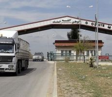 "الأردن"السماح بعبور الشاحنات السورية العالقة بين منفذي نصيب وجابر لكن بشروط
