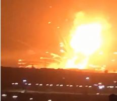 انفجارات قوية تهز قاعدة عسكرية على مشارف العاصمة الأردنية (فيديو)