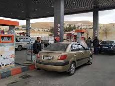 وضع 5 صهاريج محملة بالبنزين بالقرب من محطات وقود في دمشق لتعبئة السيارات