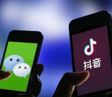 الصين تتوعد واشنطن بالرد على حظر تطبيقي “تيك توك” و”وي تشات”