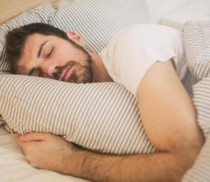 10 طرق مدعومة علمياً للنوم سريعاً