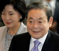 شركة سامسونغ تعلن وفاة رئيسها لي كون هي عن عمر 78 عاماً