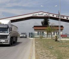 الأردن يوافق على عبور 30 براداً وشاحنة يومياً من سورية