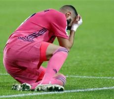 الفحص الطبي يكشف مدى خطورة إصابة بنزيما ومدة غيابه عن ريال مدريد