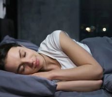 دراسة: النوم العميق يخلص الدماغ من النفايات السامة