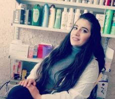 في السويداء: صيدلانية تقص شعرها وتتبرع به لمرضى السرطان